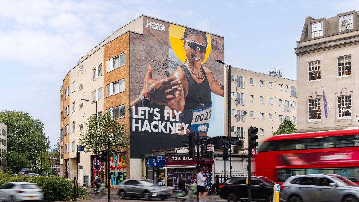 HOKA hackney half mural